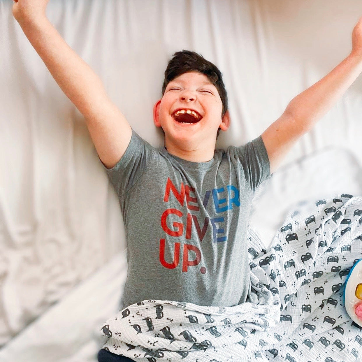 KIDS OMBRE NEVER GIVE UP. TEE