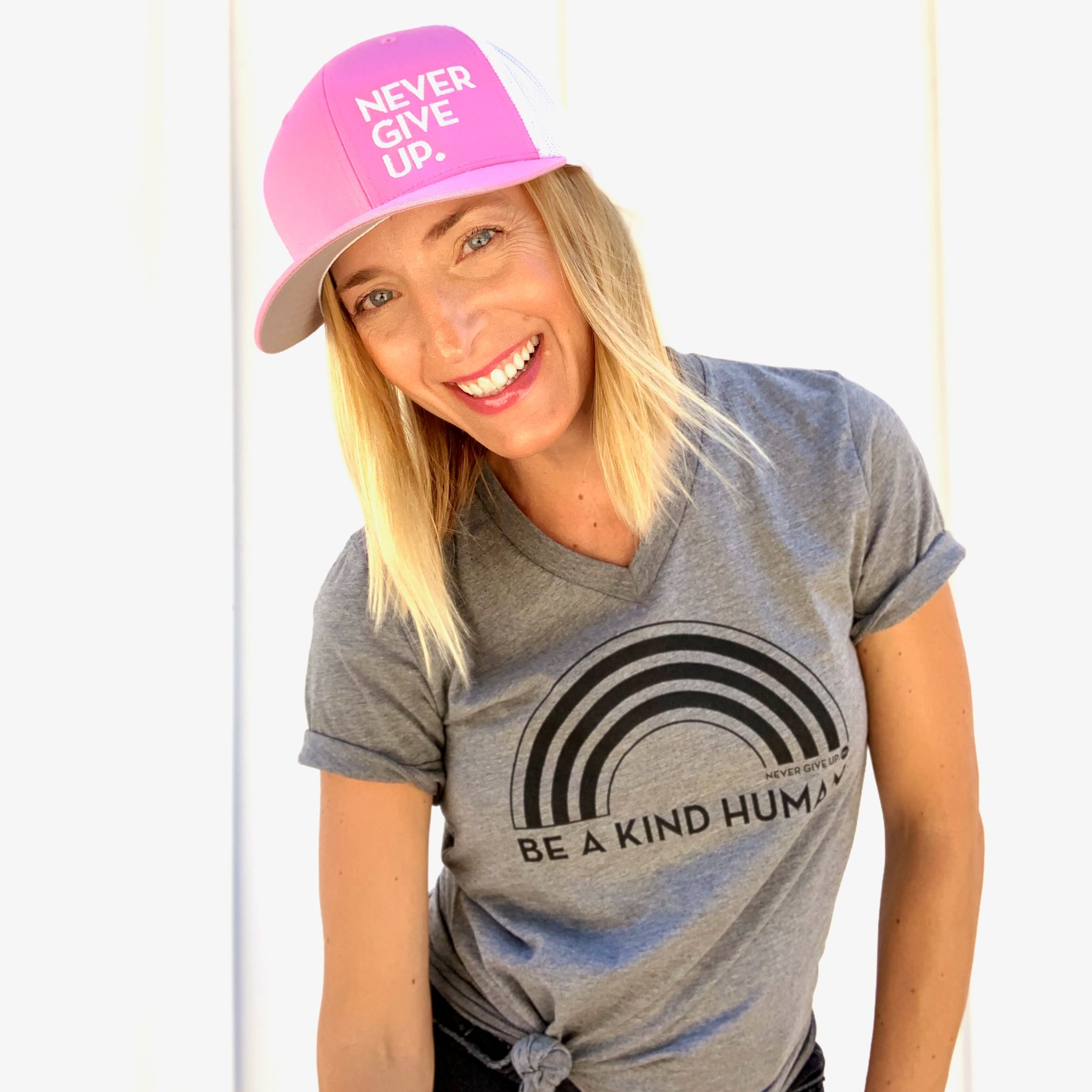 NEVER GIVE UP. HAT (PINK/WHITE)