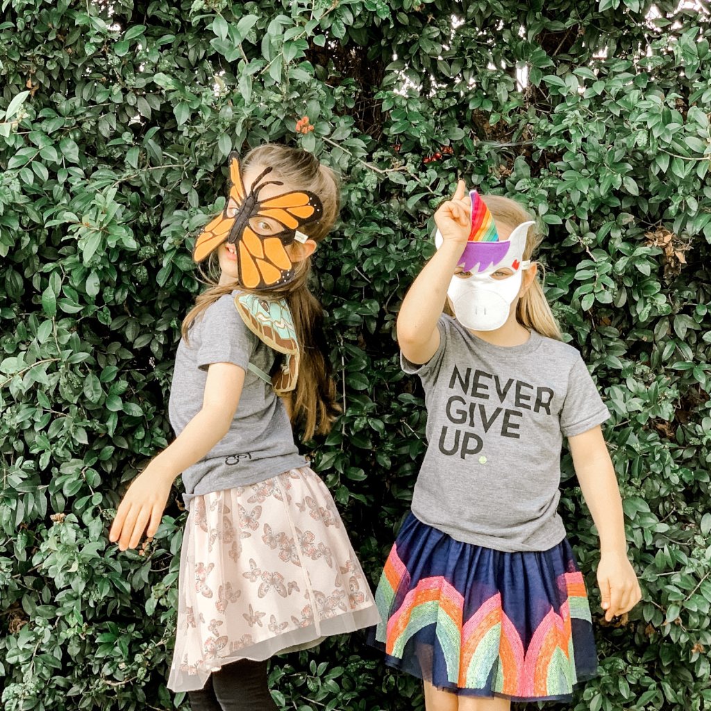 KIDS GRAY SIGNATURE NEVER GIVE UP. TEE