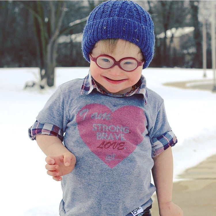 KIDS I AM STRONG BRAVE LOVE TEE